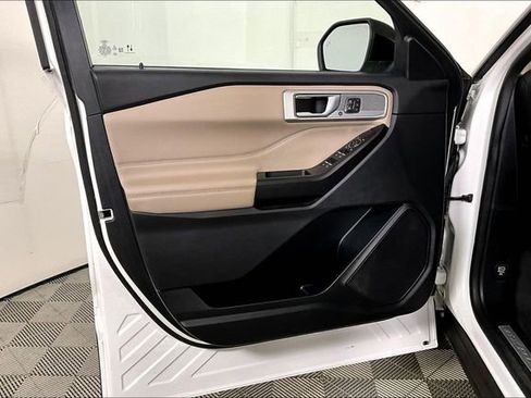 Used 2020 Ford Explorer Limited image 23