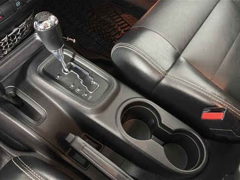 Used 2012 Jeep Wrangler Rubicon w/ PWR Convenience Group image 20