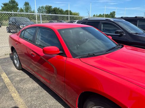 Used 2021 Dodge Charger SXT w/ Leather Interior Group RWD image 8