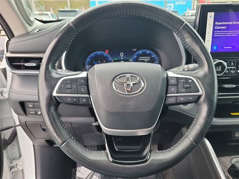 Used 2023 Toyota Highlander Limited image 18