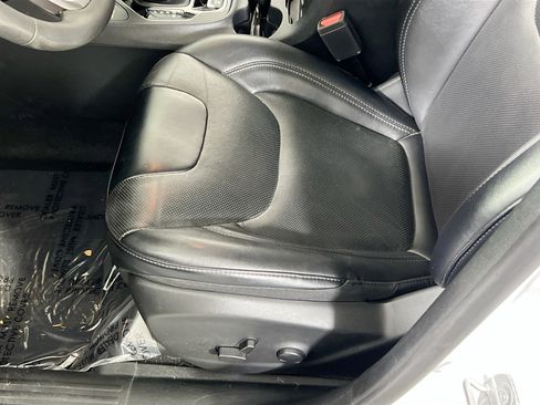 Used 2022 Jeep Cherokee Limited image 18