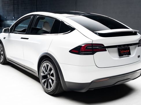 Used 2023 Tesla Model X Plaid image 23