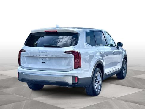 Used 2024 Kia Telluride LX FWD image 8