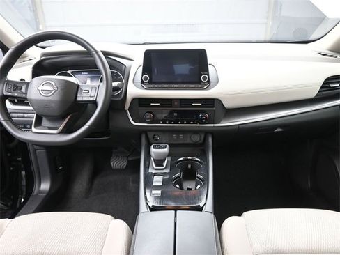 Used 2025 Nissan Rogue SV image 27