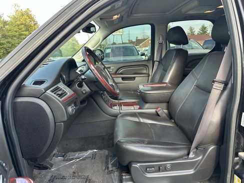 Used 2013 Cadillac Escalade Luxury image 22