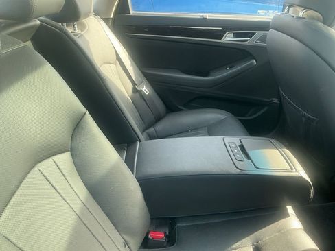 Used 2018 Genesis G80 3.8 w/ Option Group 02 image 9