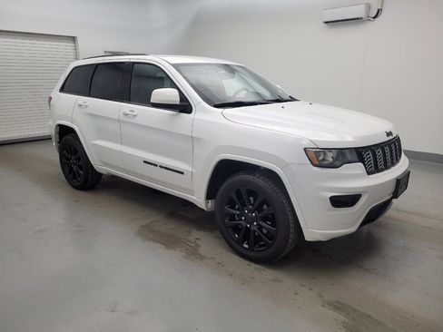 Used 2017 Jeep Grand Cherokee Altitude AWD/4WD image 11