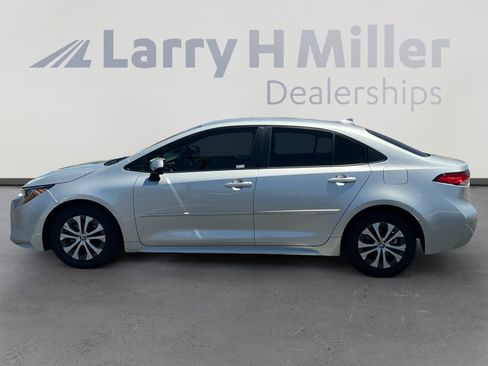 Used 2022 Toyota Corolla LE w/ Carpet Mat Package (TMS) FWD image 2