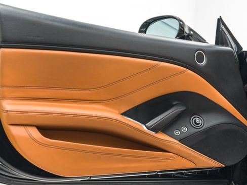 Used 2015 Ferrari California T image 43