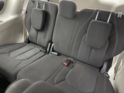 Used 2023 Chrysler Voyager LX image 13