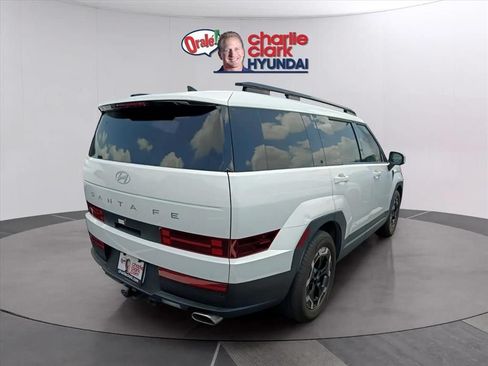 Used 2025 Hyundai Santa Fe SEL FWD image 3
