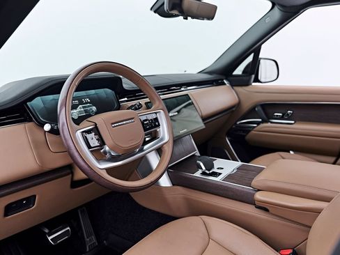 Used 2025 Land Rover Range Rover Autobiography AWD/4WD image 2