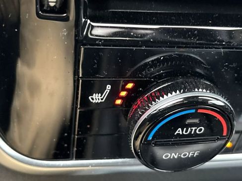 Used 2023 Nissan Rogue SL w/ SL Premium Package image 19