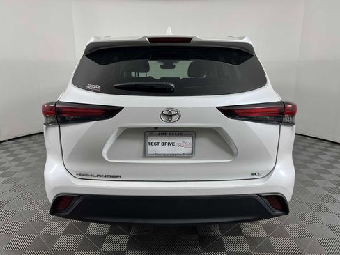 Used 2024 Toyota Highlander XLE image 17
