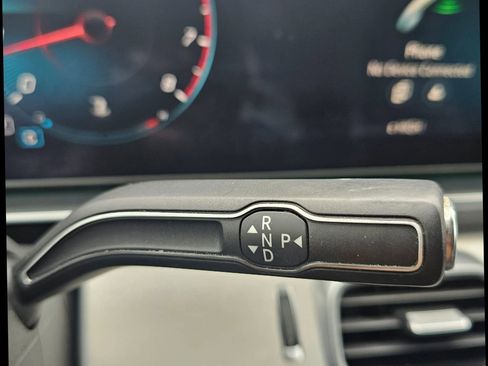 Used 2020 Mercedes-Benz GLE 350 4MATIC w/ MBUX Technology Package image 16