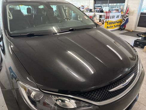 Used 2018 Chrysler Pacifica Limited image 78