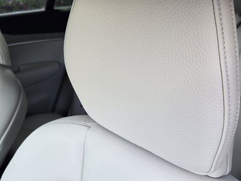 Certified 2025 Volvo XC90 T8 Plus w/ Protection Package Premier image 24