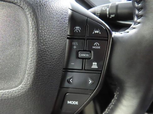 Used 2024 Toyota Prius LE FWD image 19