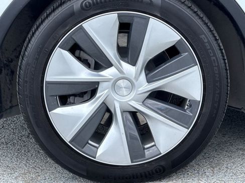 Used 2021 Tesla Model Y Long Range AWD/4WD image 24