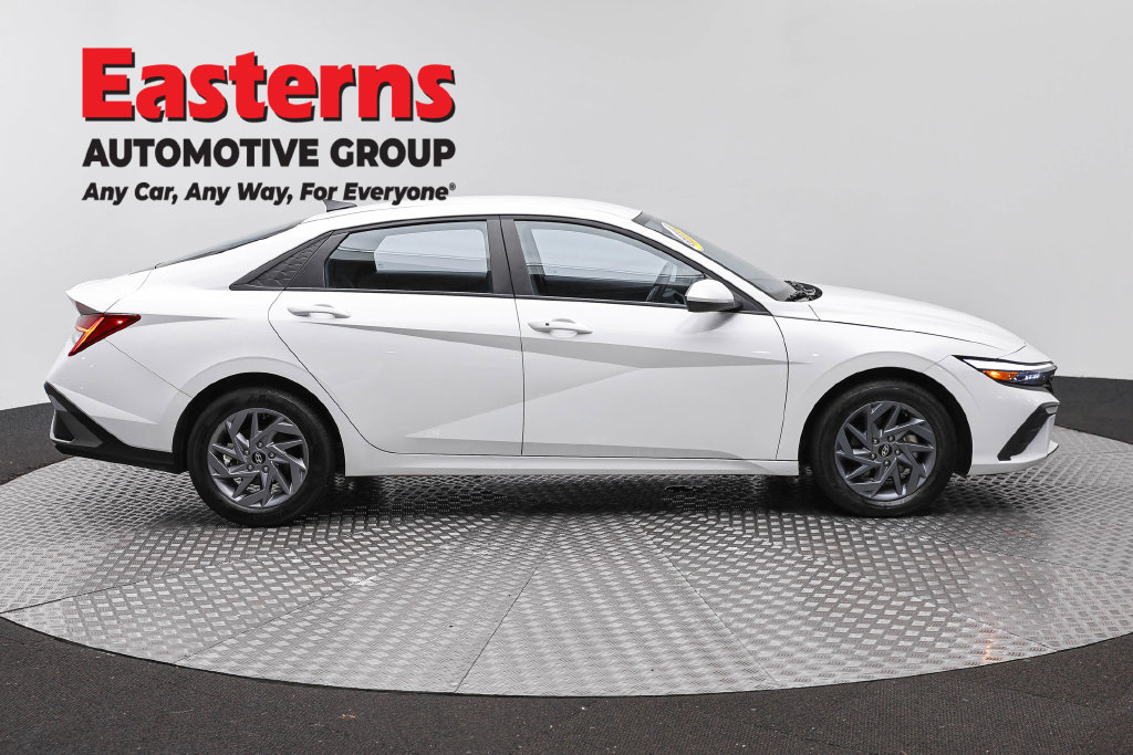 Used 2026 Hyundai Elantra Hybrid FWD image 5