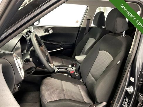 Used 2025 Kia Soul LX w/ LX Technology Package FWD image 30