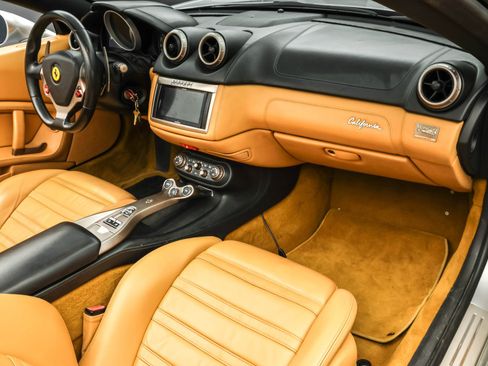 Used 2011 Ferrari California image 4