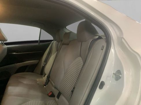 Used 2022 Toyota Camry SE image 10