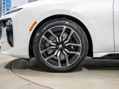 Used 2025 BMW 740i xDrive w/ Premium Package image 7