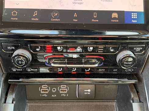 Used 2024 Jeep Grand Cherokee Limited w/ Luxury Tech Group II image 23