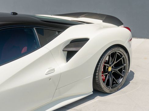 Used 2018 Ferrari 488 GTB RWD image 25