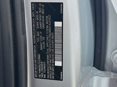 Used 2025 Volvo XC60 B5 Core AWD/4WD image 48