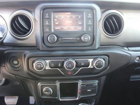 Used 2020 Jeep Wrangler Unlimited Sport image 17