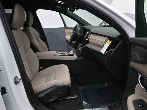 New 2026 Volvo XC90 B6 Plus w/ Protection Package Premier image 15