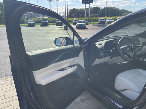 Used 2026 Cadillac Lyriq Premium Sport w/ LPO, Blue Accent Package AWD/4WD image 15