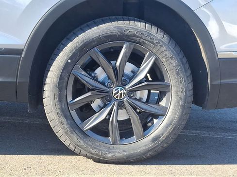 Used 2024 Volkswagen Tiguan SE image 29