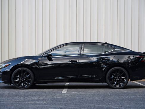 Used 2023 Nissan Maxima SR w/ Sport Mat Group FWD image 8