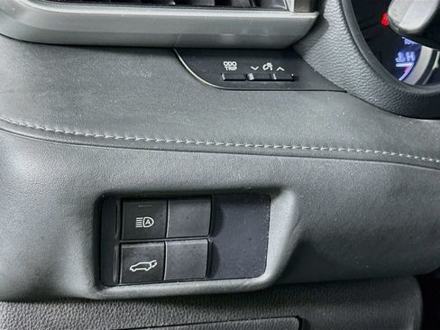 Used 2021 Toyota Highlander LE FWD image 10
