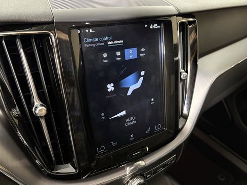 Used 2018 Volvo XC60 T6 Momentum w/ Vision Package image 27