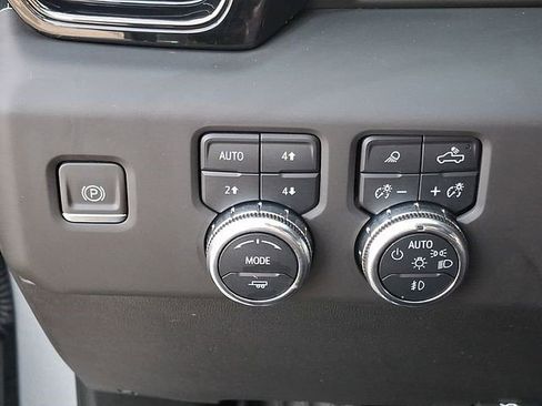 Certified 2023 GMC Sierra 1500 AT4 w/ AT4 Preferred Package image 24