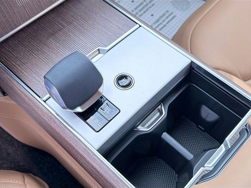 New 2026 Land Rover Range Rover Autobiography AWD/4WD image 28