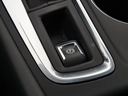 Used 2024 Chevrolet Equinox LS w/ LS Convenience Package image 24