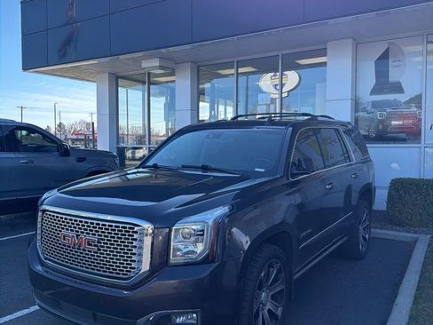 Used 2016 GMC Yukon Denali image 2