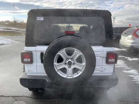 Used 2022 Jeep Wrangler Sport S image 16