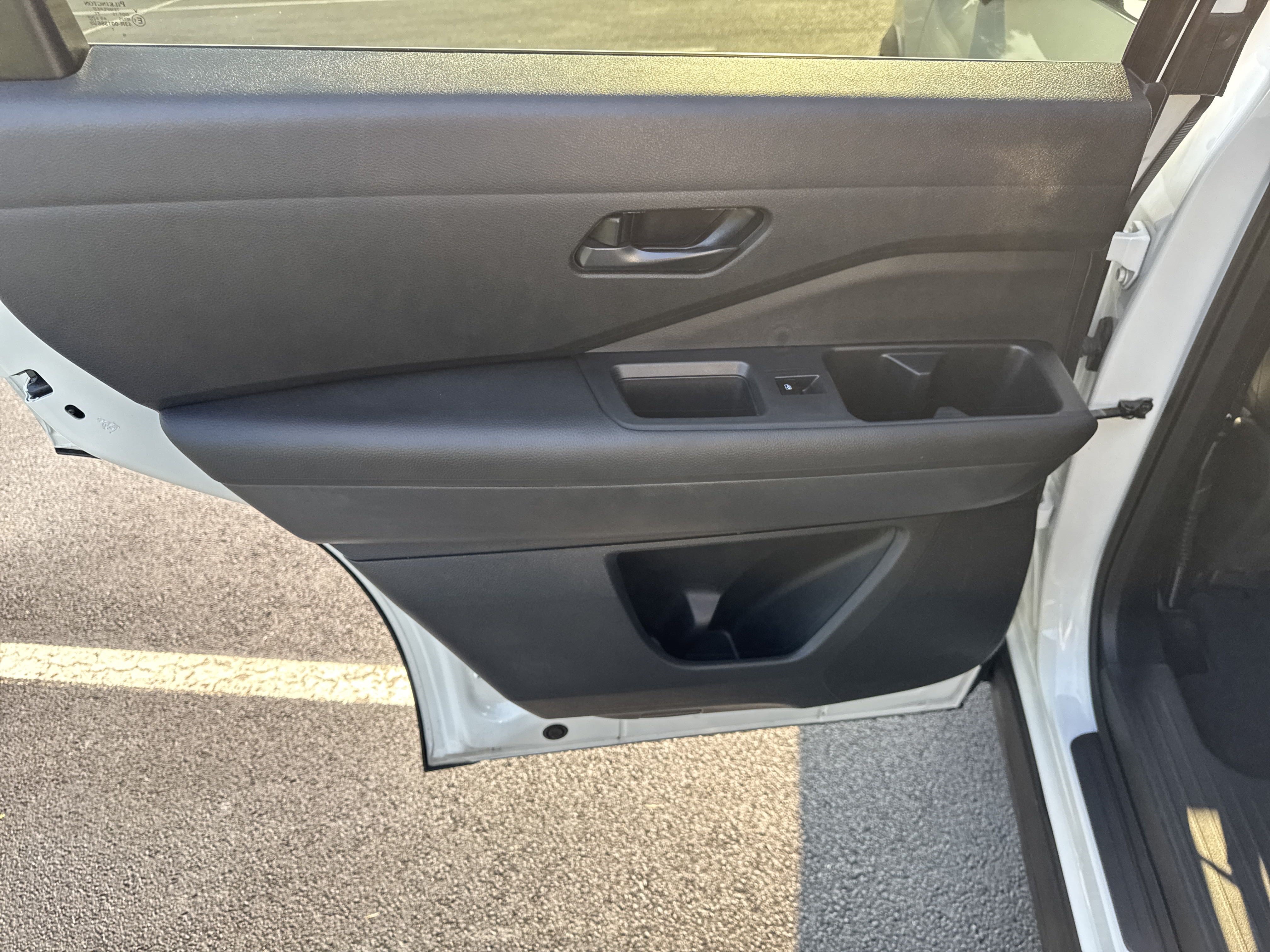 Used 2024 Nissan Pathfinder S FWD image 27