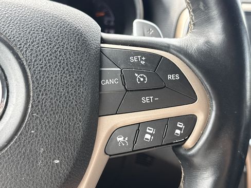 Used 2017 Jeep Grand Cherokee Limited w/ Luxury Group II AWD/4WD image 18