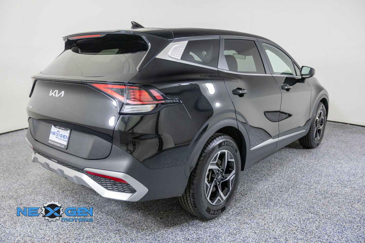 Used 2025 Kia Sportage LX FWD image 8