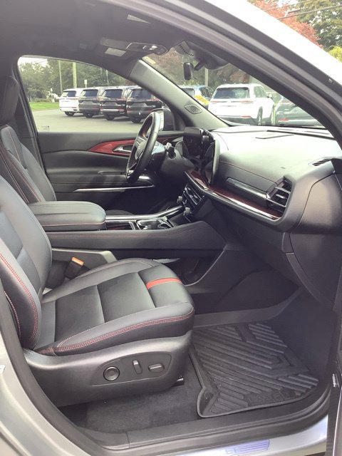 Used 2025 Chevrolet Traverse RS AWD/4WD image 21