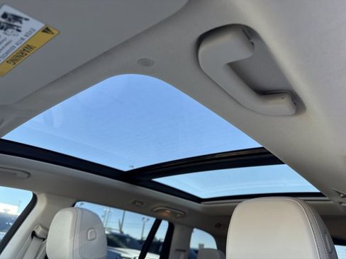 Used 2023 Mercedes-Benz GLS 450 4MATIC image 18