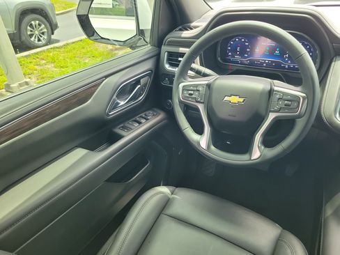 Used 2024 Chevrolet Suburban LT w/ Luxury Package RWD image 14