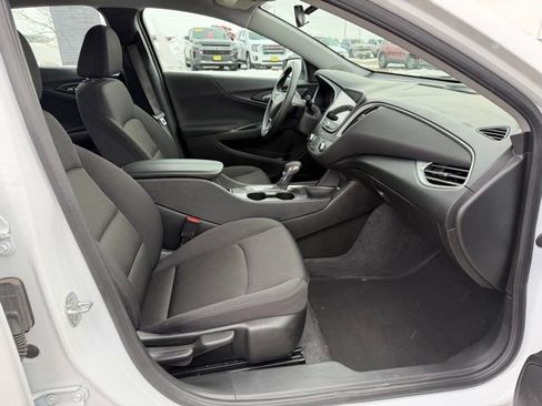 Used 2025 Chevrolet Malibu LT image 17